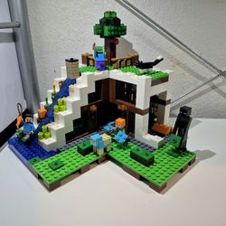 LEGO Minecraft The Waterfall Base 21134 Complete Set with Minifigures