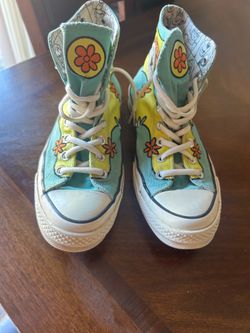 Men’s size 7 women’s 8 1/2 Scooby-Doo Converse