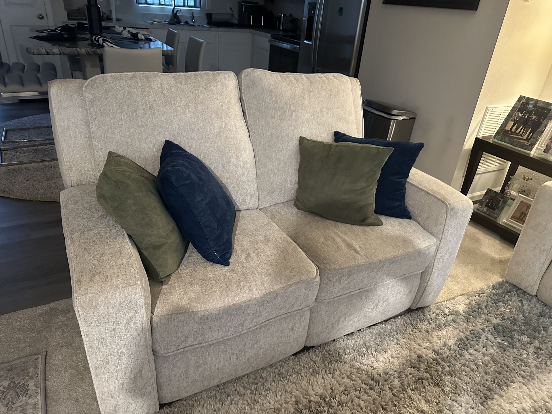 White Living Room Set And End Table Coffee Table