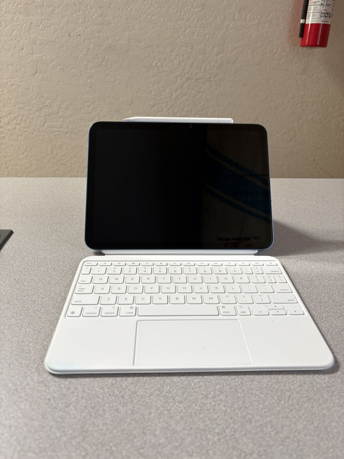 2025 Apple iPad (11-inch, Wi-Fi + Cellular, 128GB) - Blue W/MAGIC KEYBOARD AND APPLE PENCIL 