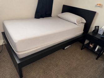 Black Twin XL Platform Bed Frame with SERTA Mattress – Great Condition