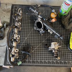 2016 Hyundai Sonata fuel rail with injectors thermostat housing and high pressure pum