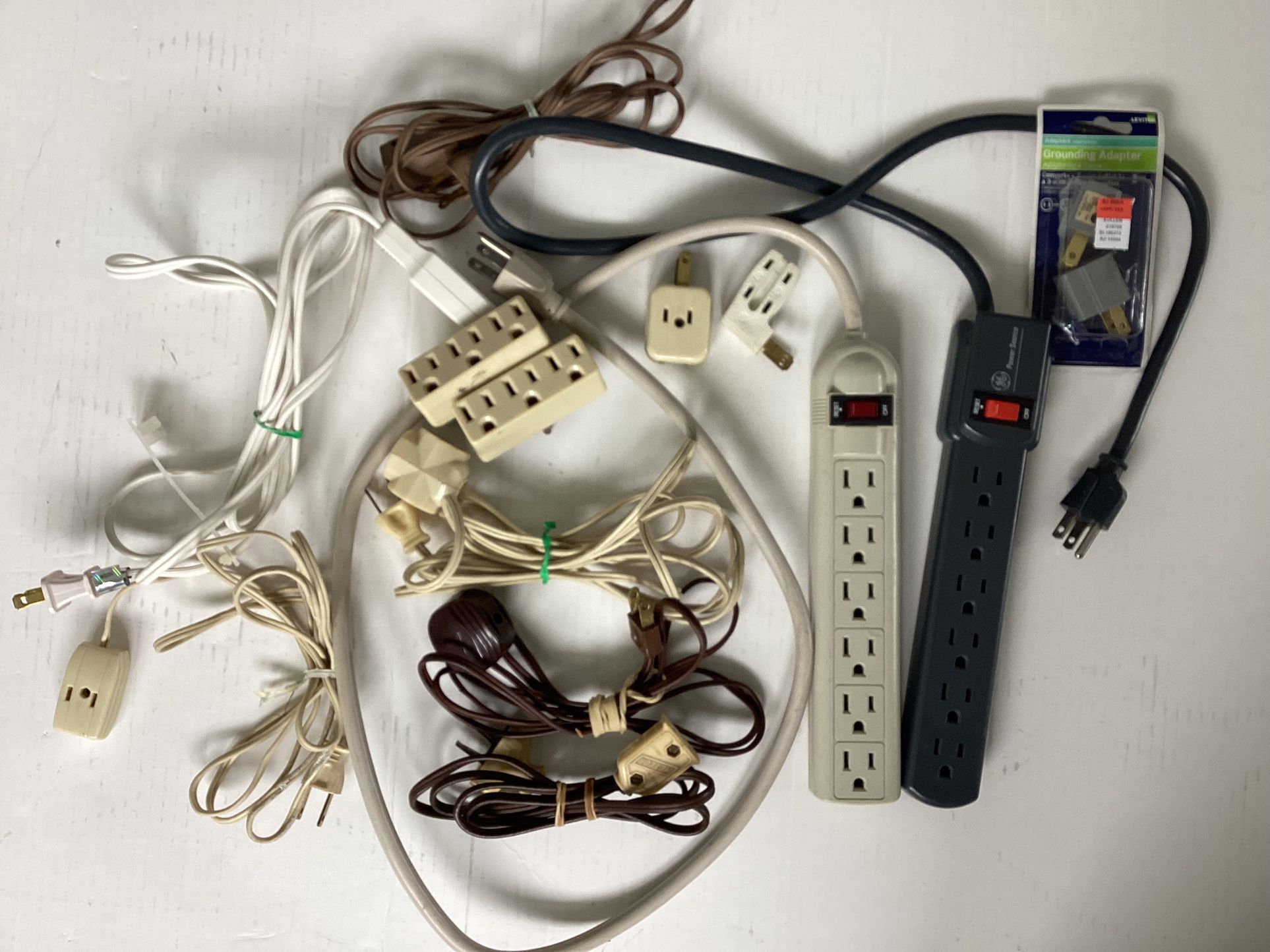 Vtg. 14 Pcs. Electrical Devices Surge Protector Power Strips, Ground Adapter, Extension Cords, Bakelite Connector,Triple Outlet Adapters etc. Preowned