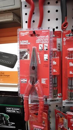 MILWAUKEE 8" COMFORT GRIP LONG NOSE PLIERS 