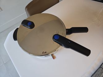Fissler pressure cooker 10.6 Quart