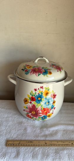 Pioneer woman pot
