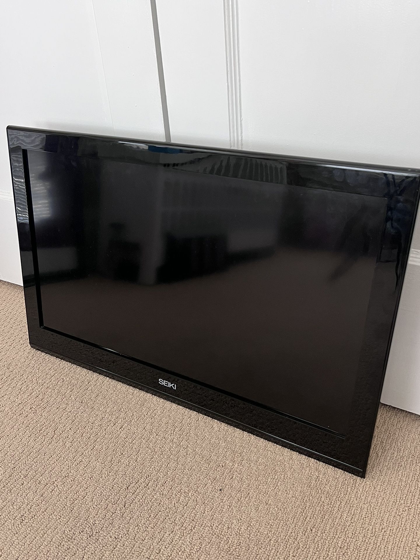 32 in SEIKI Flat Panel LCD Television 