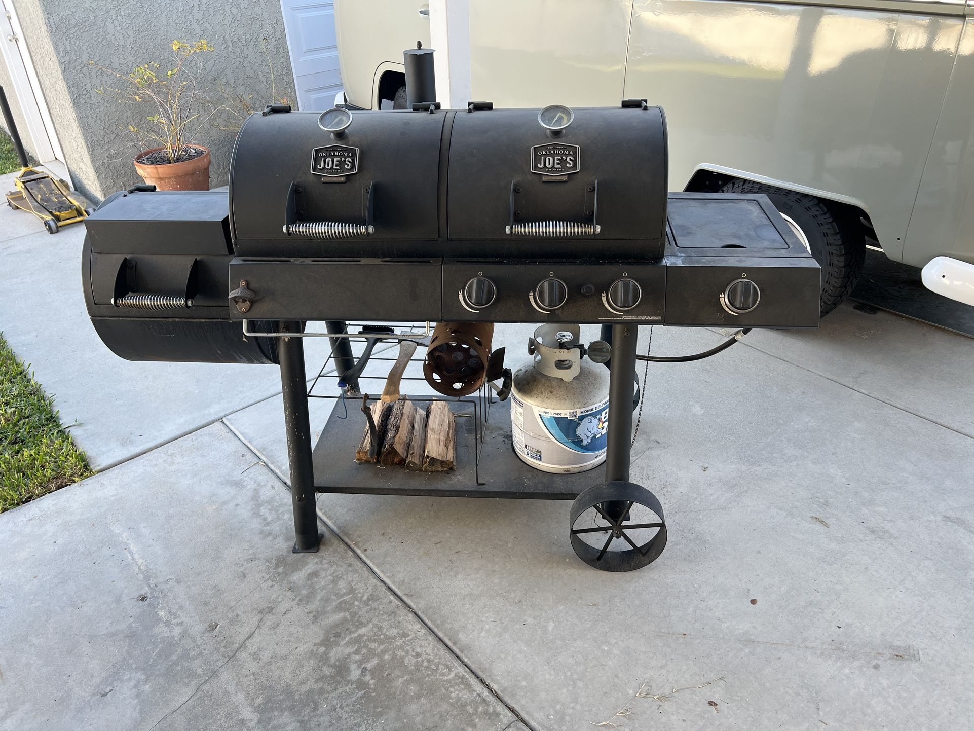 Oklahoma Joe Smoker/grill