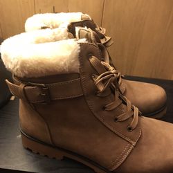 Woman’s Apres Boots, Brown, Size 11