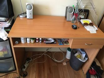 Sturdy oakwood desk!