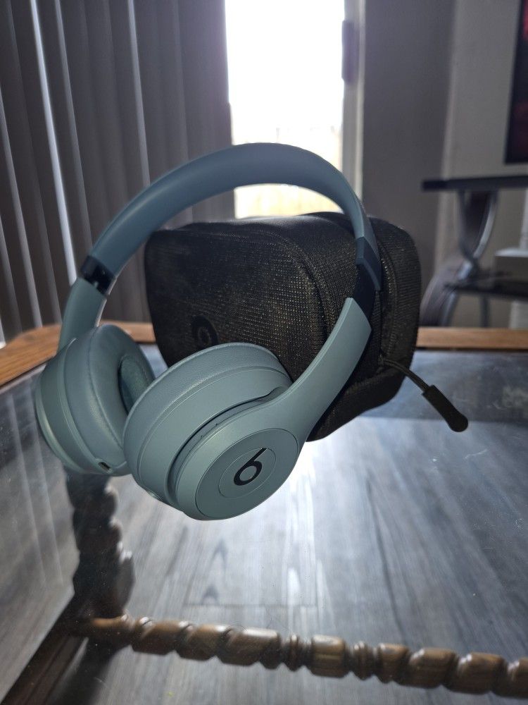 Beats Solo 4 Headphones