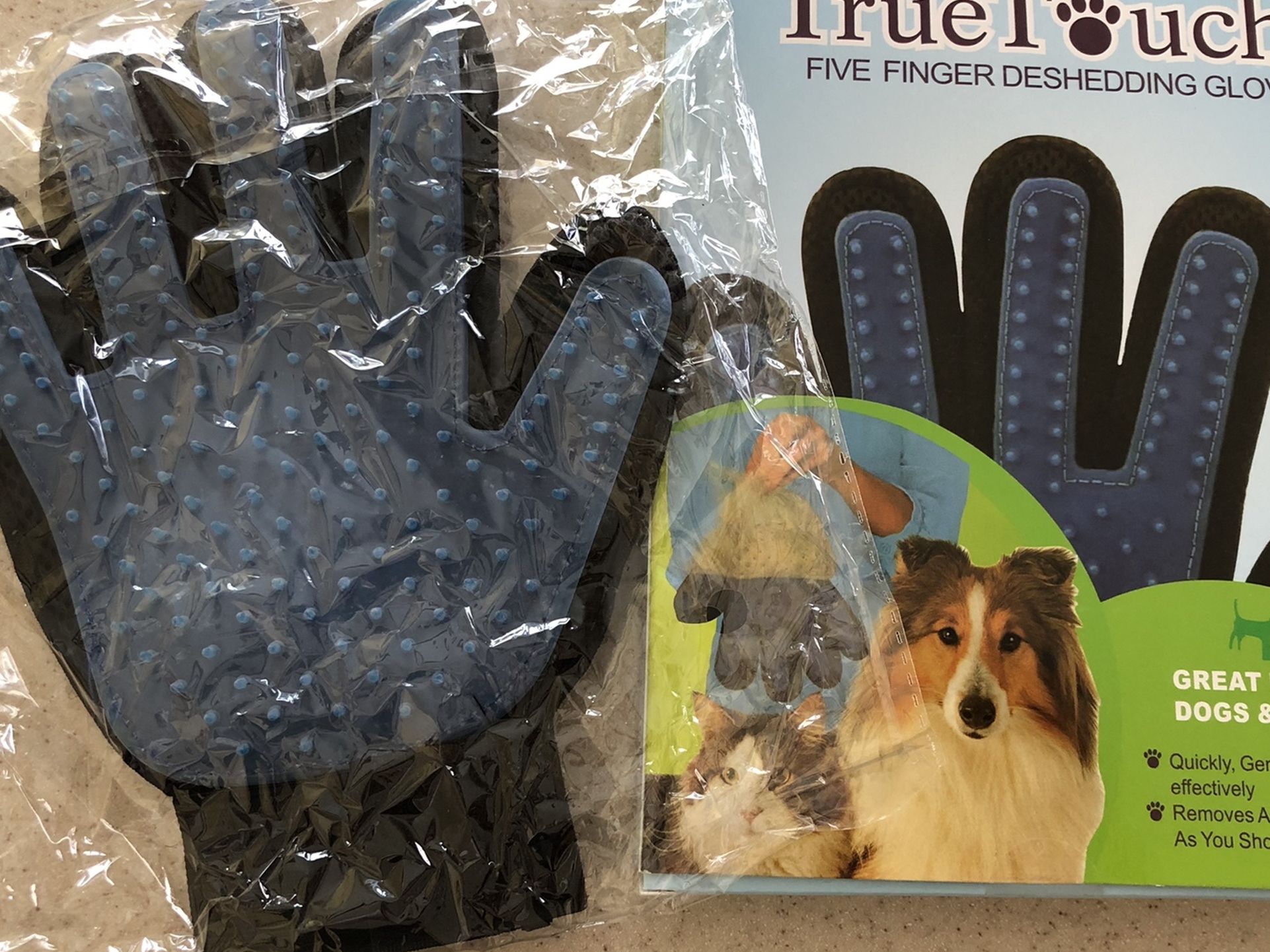 Deshedding Glove