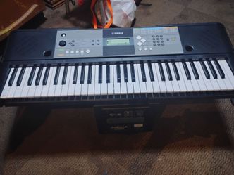 Yamaha Keyboard: E233