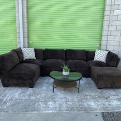 *Free Delivery* Costco Modular Sectional Couch w/ Ottoman