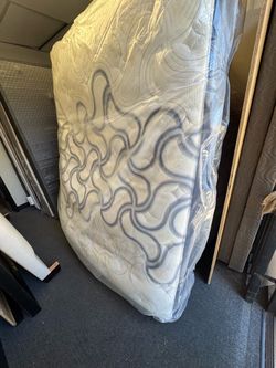 Queen Size 11” Innerspring Medium Firm Mattress Clean and Good Condition