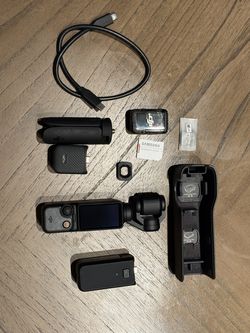 DJI Osmo Pocket 3 Creator Combo with MicroSD Card
