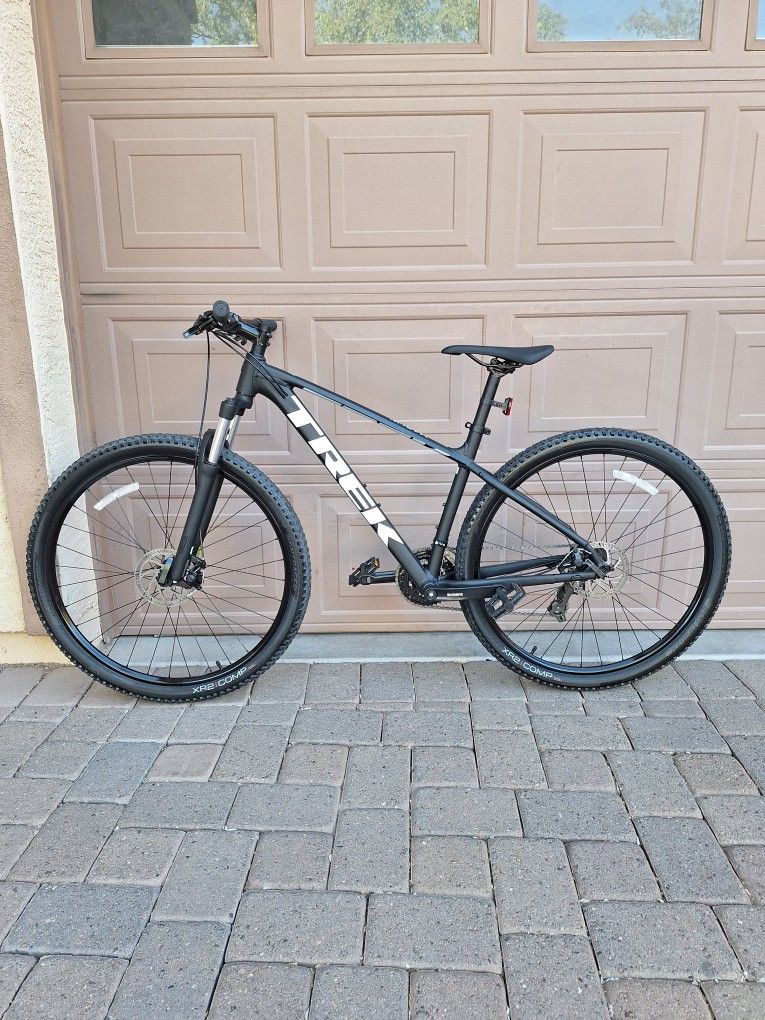 TREK MARLIN 4 MOUNTAIN BIKE 29 ER LIKE NEW ( CHECK MY OTHER BIKES)