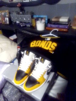 Jordan 1 mid  size 13 only worn 3 times