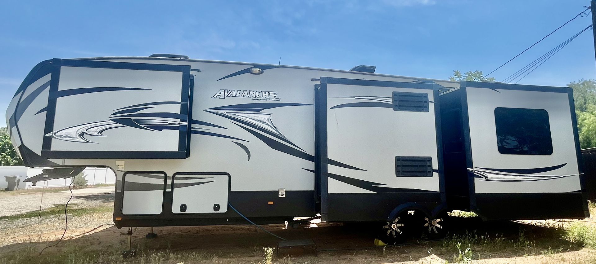 2015 Keystone Avalanche Rv Fifth Wheel 4 Slides Out