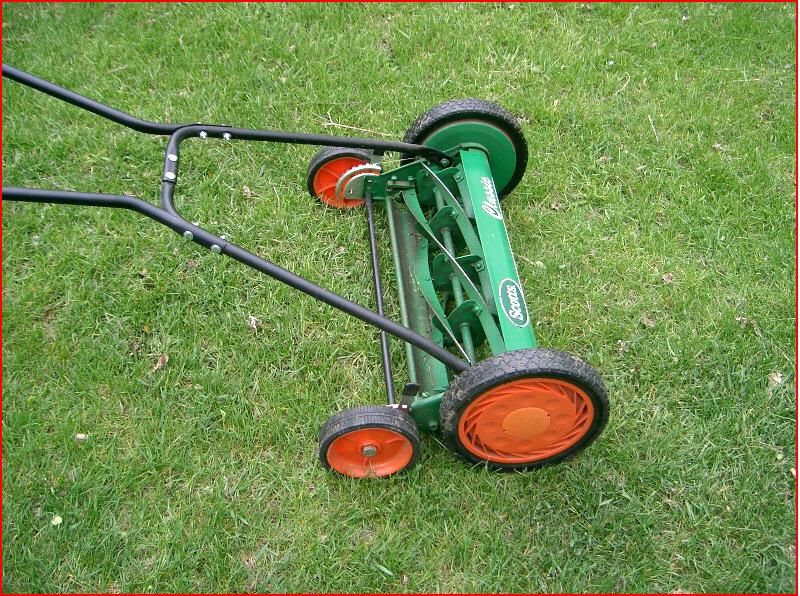 Scotts 20 in. Reel Lawnmower with Grass Catcher