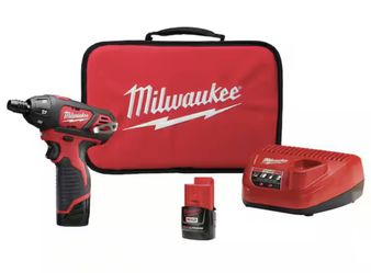 Milwaukee M12 12V Lithium-Ion Cordless 1/4 in. Hex Screwdriver Kit with Two 1.5Ah Batteries, Charger and Tool Bag