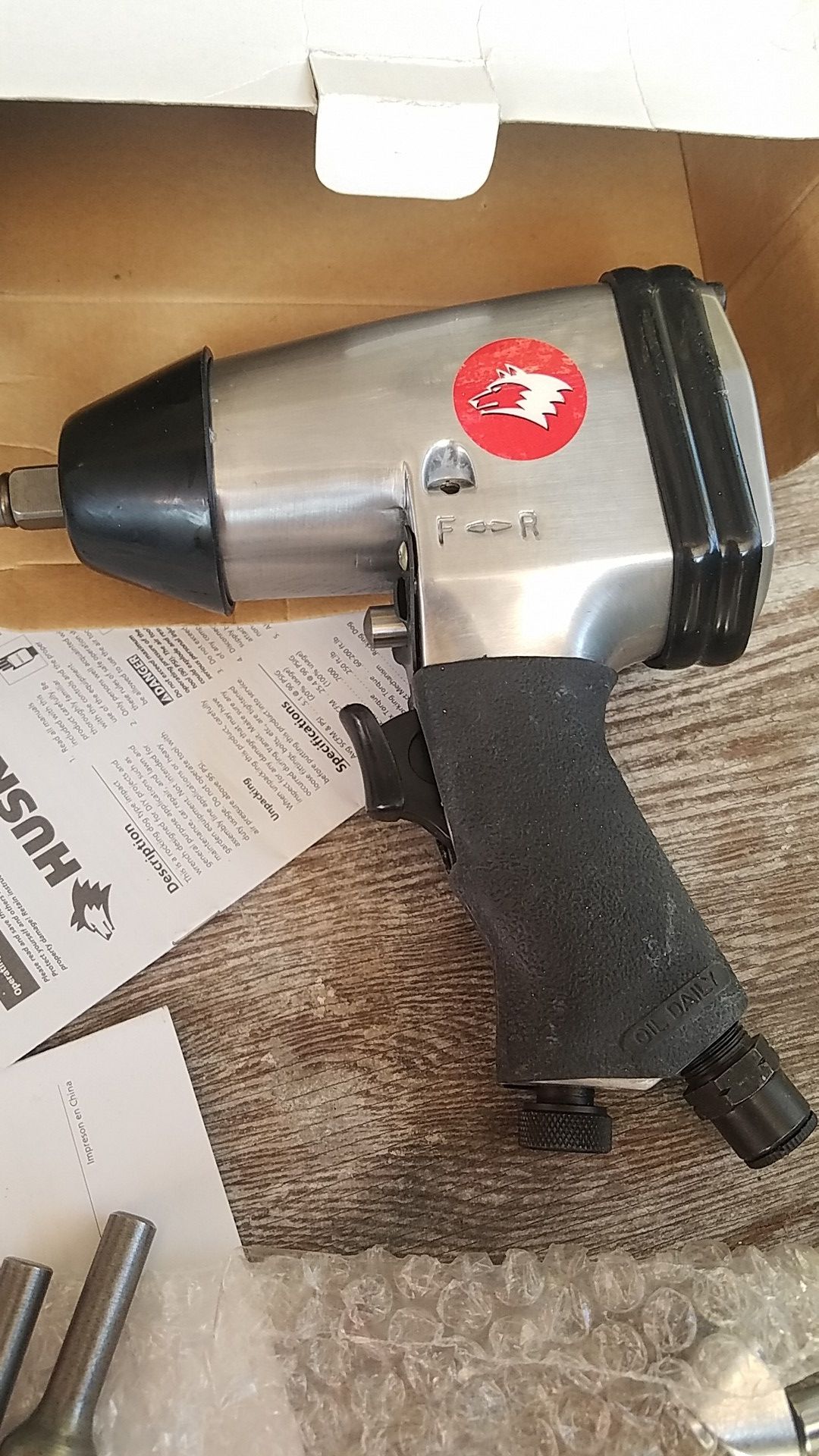 Husky air tools 1/2 inch impact wrench. 3/8 Ratchet. and 3/8 chisel brand new never use it