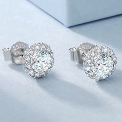 💎 1 Carat Moissanite Stud Earrings – 925 Sterling Silver – Gift Box