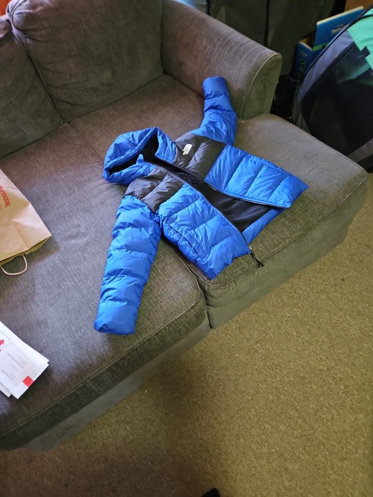 A North Face Winter Jaket With Hood .Size Is 10/12