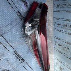 2022 Toyota Camry Taillight Used Oem R 