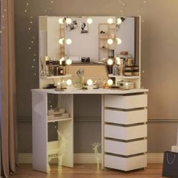 Corner Vanity Desk with 3 HD Mirrors and Lights, Makeup Dressing Table with Outlet, Vanity Station with 3 Color Lighting, Adjustable Brightness, 5 Rot