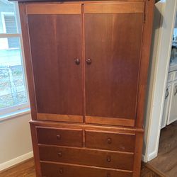 Thomasville maple wooden drinks liquor armoire cabinet with drawers
