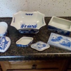 4 Pc Set Blue And White Ceramic 