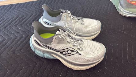 Saucony women’s 9 incredirun paramount max