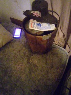 Old Fashion Ice Cream And Frozen Yogurt Maker