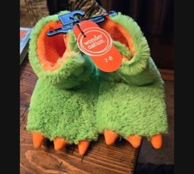 Kids Slippers Size 7-8