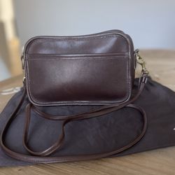 90’s Vintage Coach chocolate Leather Crossbody