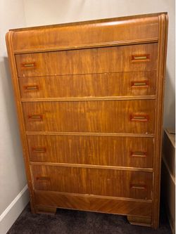 Vanity / 5-Drawer Dresser Set
