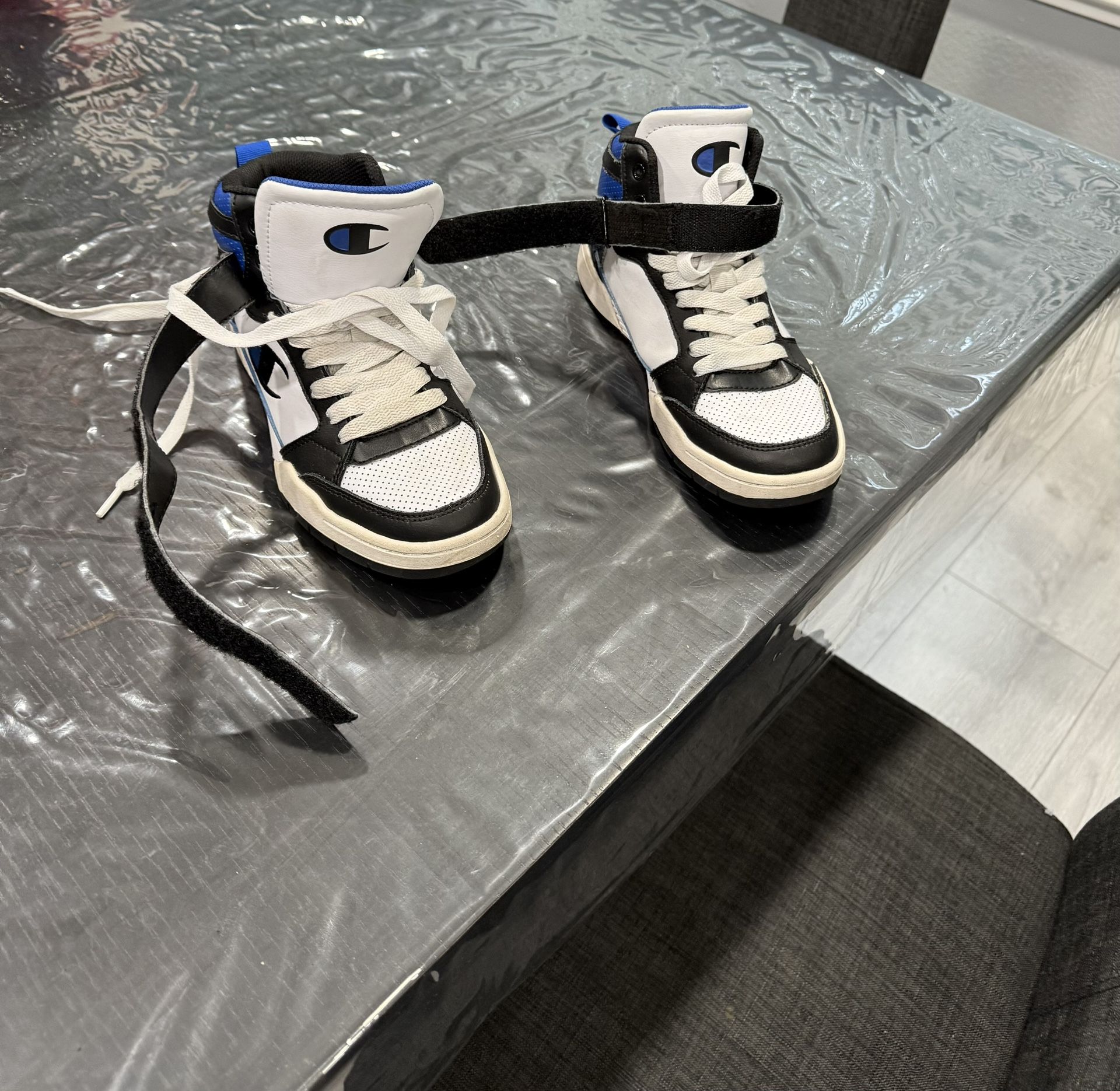 Champion sneaker size 4 used