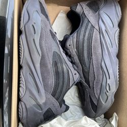 Adidas Yeezy Boost 700 V2 Vanta