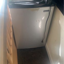 Fridge $25