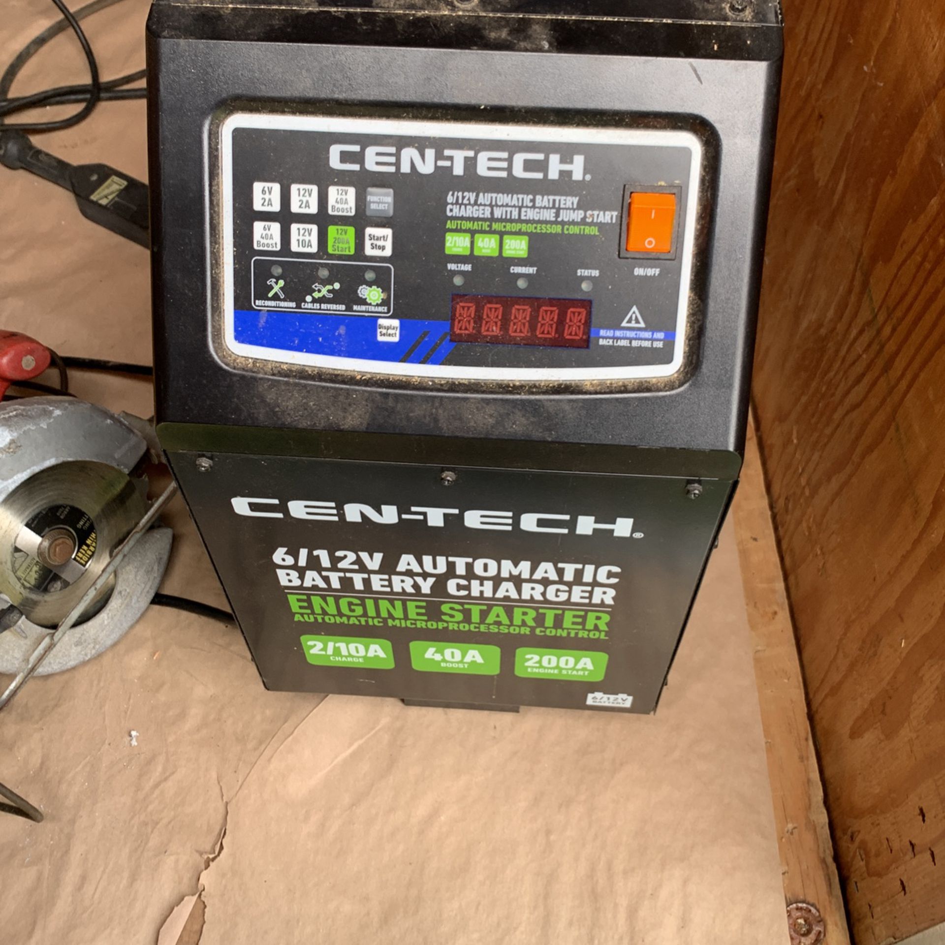 Like New Cen- Tex Battery Charger 