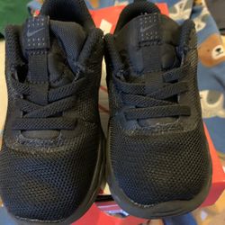 Nike Air Max Motion (size 7C)