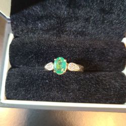 Size 8 Natural Emeral And Diamond Ring