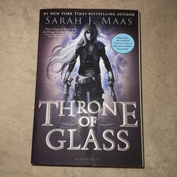 Throne of Glass by Sarah J Maas (Original Cover)