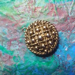 Vintage Vanda USA Gold Tone Locket