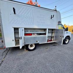 2008 Ford E350 Super Duty Cutaway