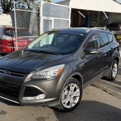 2015 Ford escape Titanium 4WD