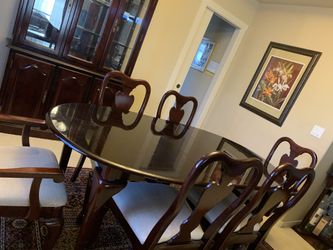Beautiful Cherry Wood Dining Table With 6 Chairs