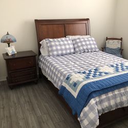 Very Nice Full Size Bed With Mattress And Nightstand 