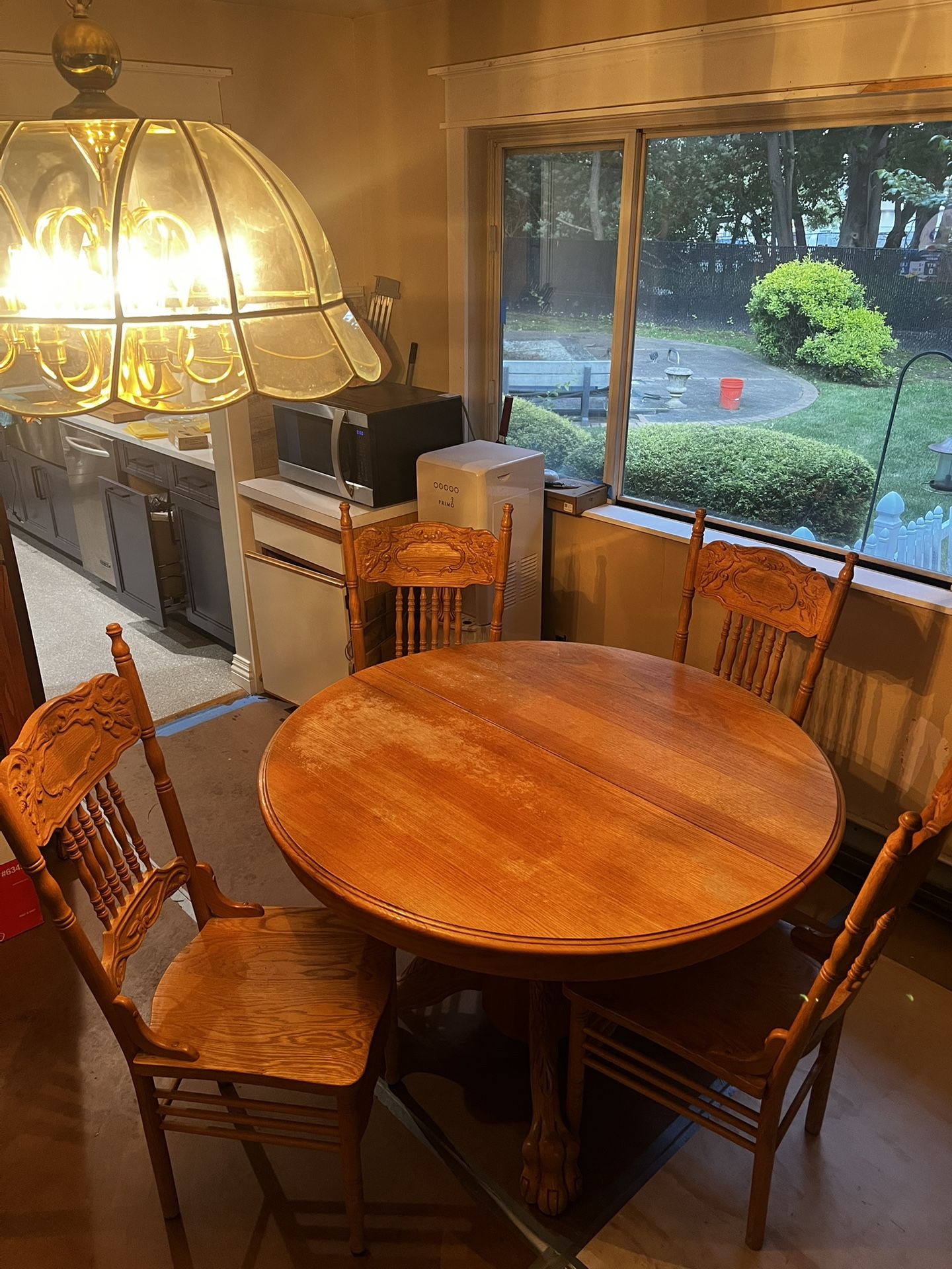 Solid Oak Dinning Table - Expandable